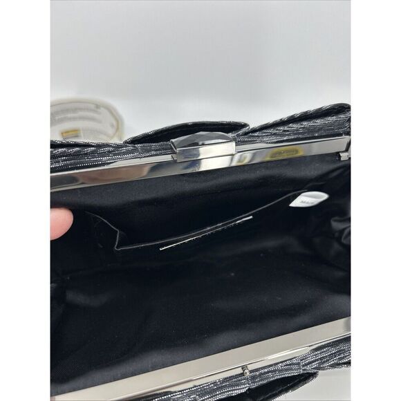 Sondra Roberts Designer Clutch Evening Shoulder Bag Silver Satin Chain Strap - Picture 8 of 12